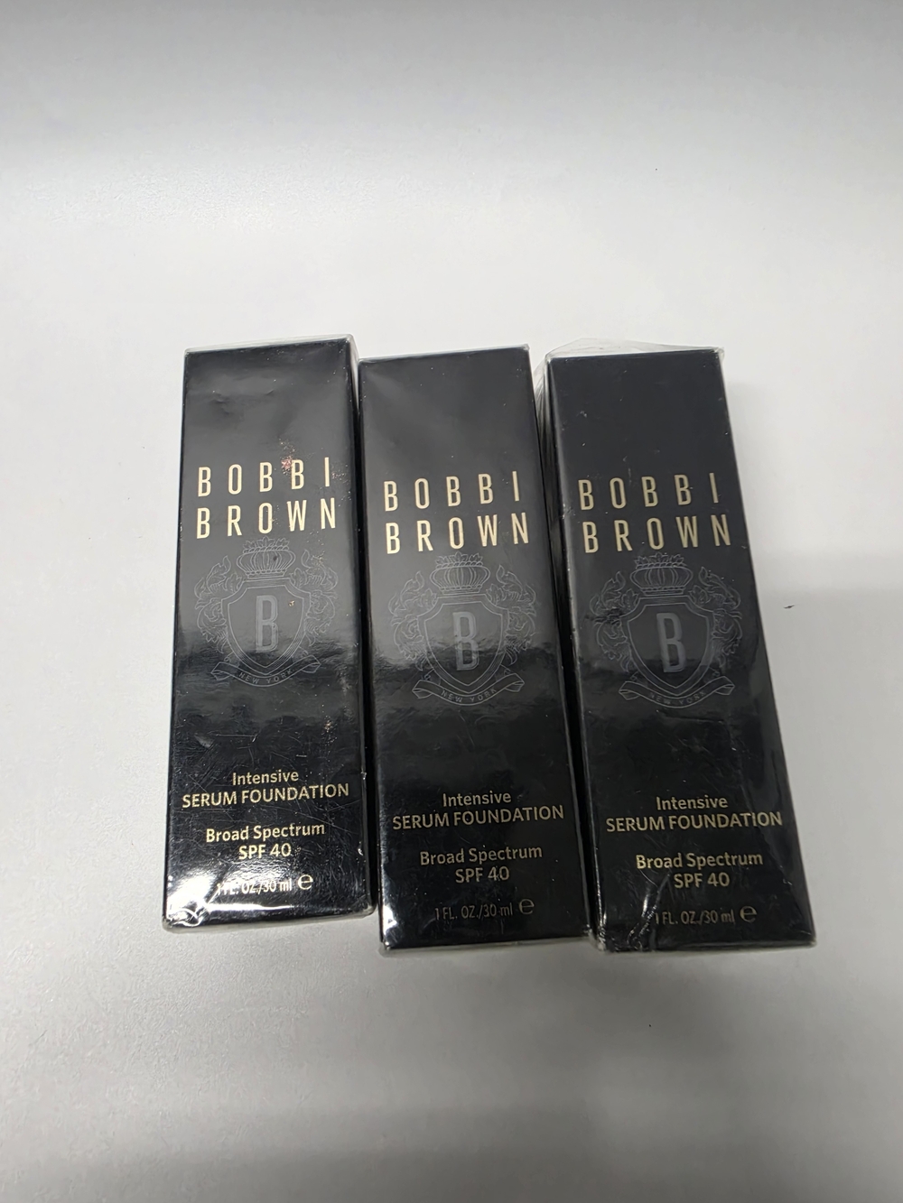 Bobbi Brown Intensive Serum Foundation SPF 40 - Black and Gold Detailing